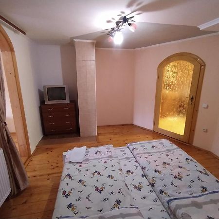 Гостьовий будинок Изки Экстерьер фото